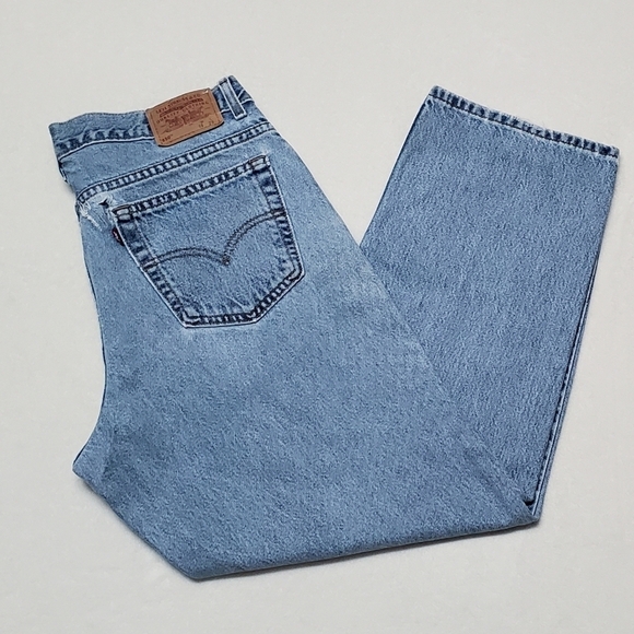 Vintage Retro Y2K Levi's 550 Relaxed Fit Husky Cut Light Wash Distressed Jeans - Picture 2 of 12